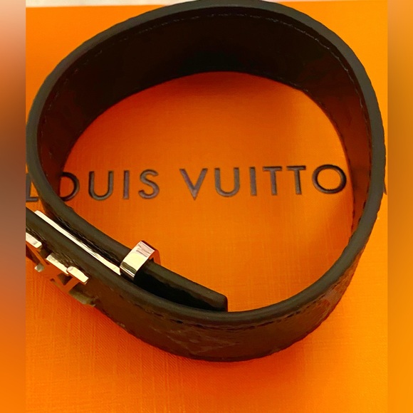 COPY - COPY - Louis Vuitton Slim Leather Bracelet Adjustable
Size - Picture 8 of 12